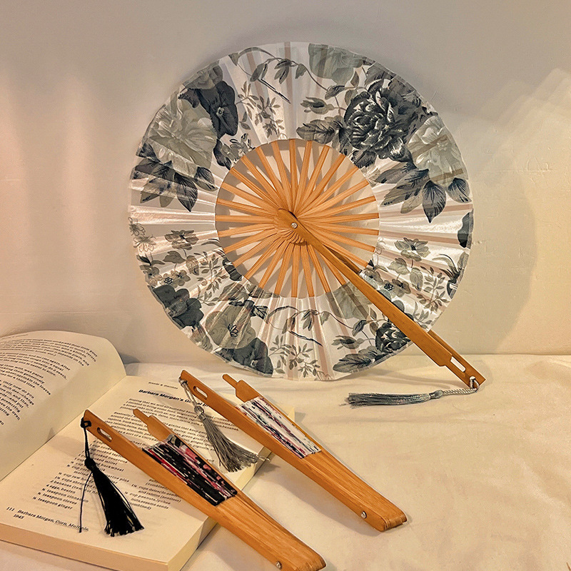 Eco-Friendly Bamboo Hand Fan with Folk Art Design for Home Decoration and Promotional Gifts 21*38cm